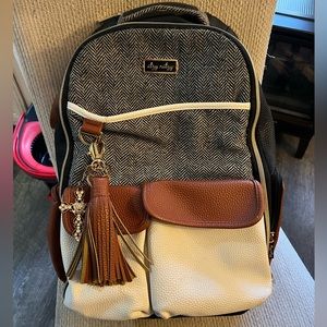 Itzy Ritzy Full sized diaper bag !Used Good condition. Wipe Holder included.